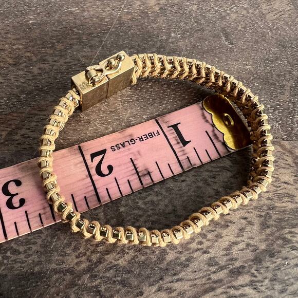Vintage Gold Tone Unique Woven Magnetic Clasp Bracelet - Picture 4 of 5